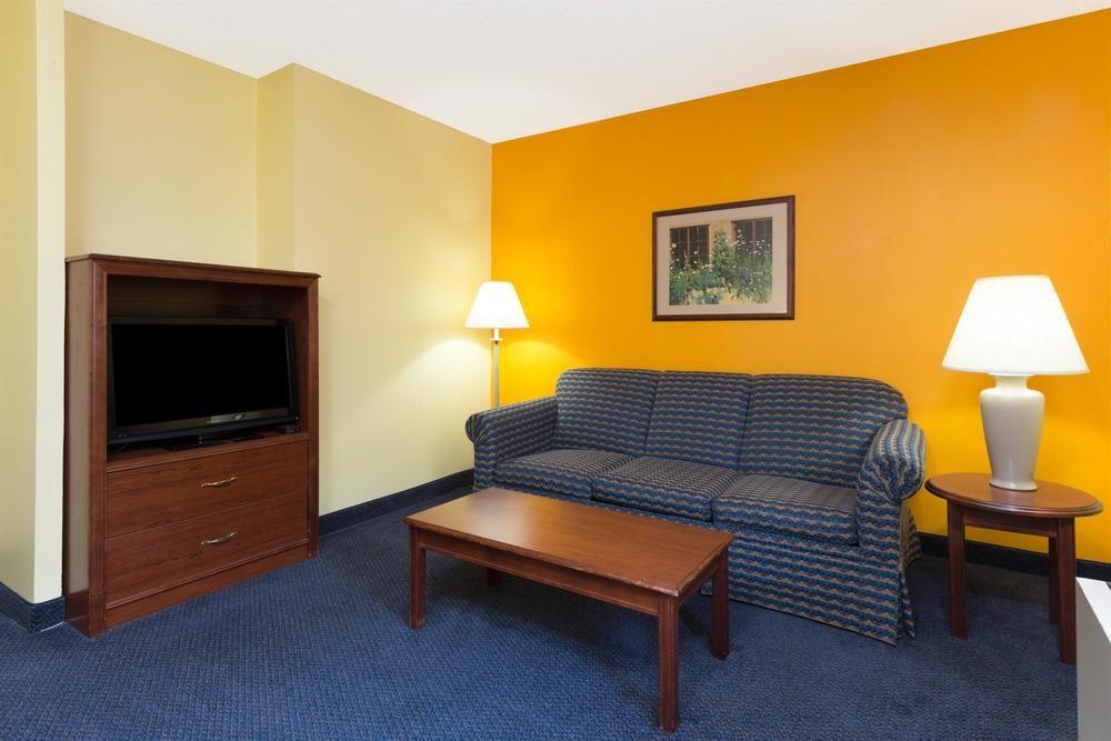 Motel 6 Springfield, Il - Airport Buitenkant foto